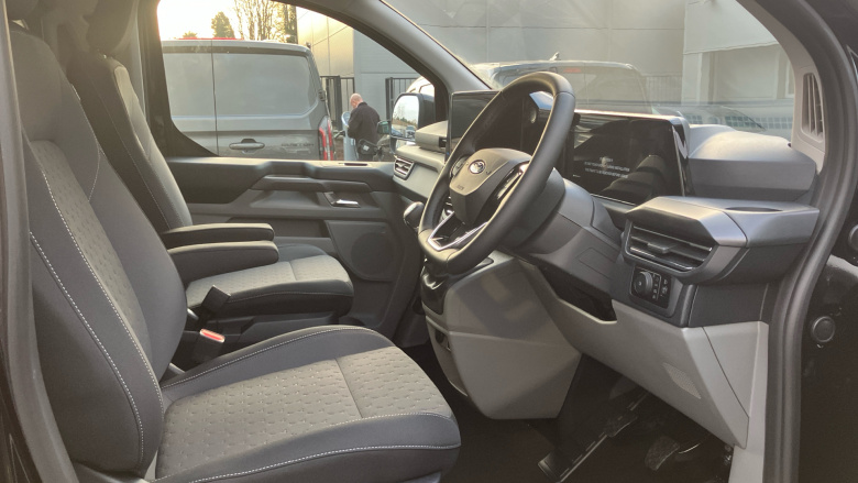 Ford Tourneo Custom 320 L1 Diesel Fwd 2.0 EcoBlue 136ps H1 Titanium 8 seater